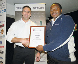 Mike Banda (right) thanks Clint Viviers after the presentation. 